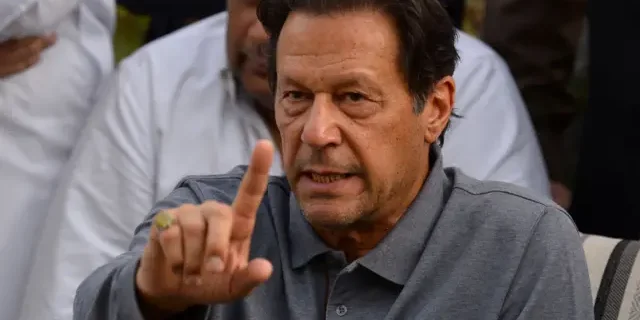 منگل کو اڈیالہ جیل میں پارٹی رہنماؤں اور وکلاء کے ساتھ بات چیت میں عمران خان نے اس بات پر زور دیا کہ رابطے کی یہ کوشش ان کے قانونی مقدمات سے متعلق نہیں بلکہ یہ صرف اور صرف پاکستان کی خاطر تھیں